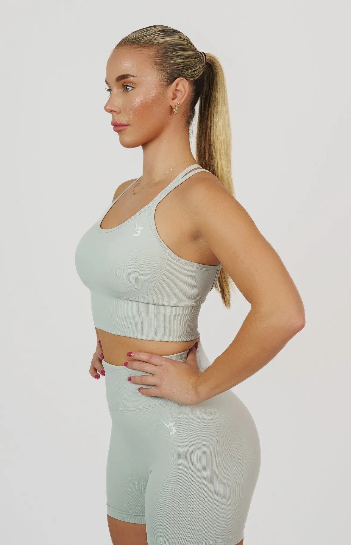 Form Seamless Strappy Sports Bra - Light Grey