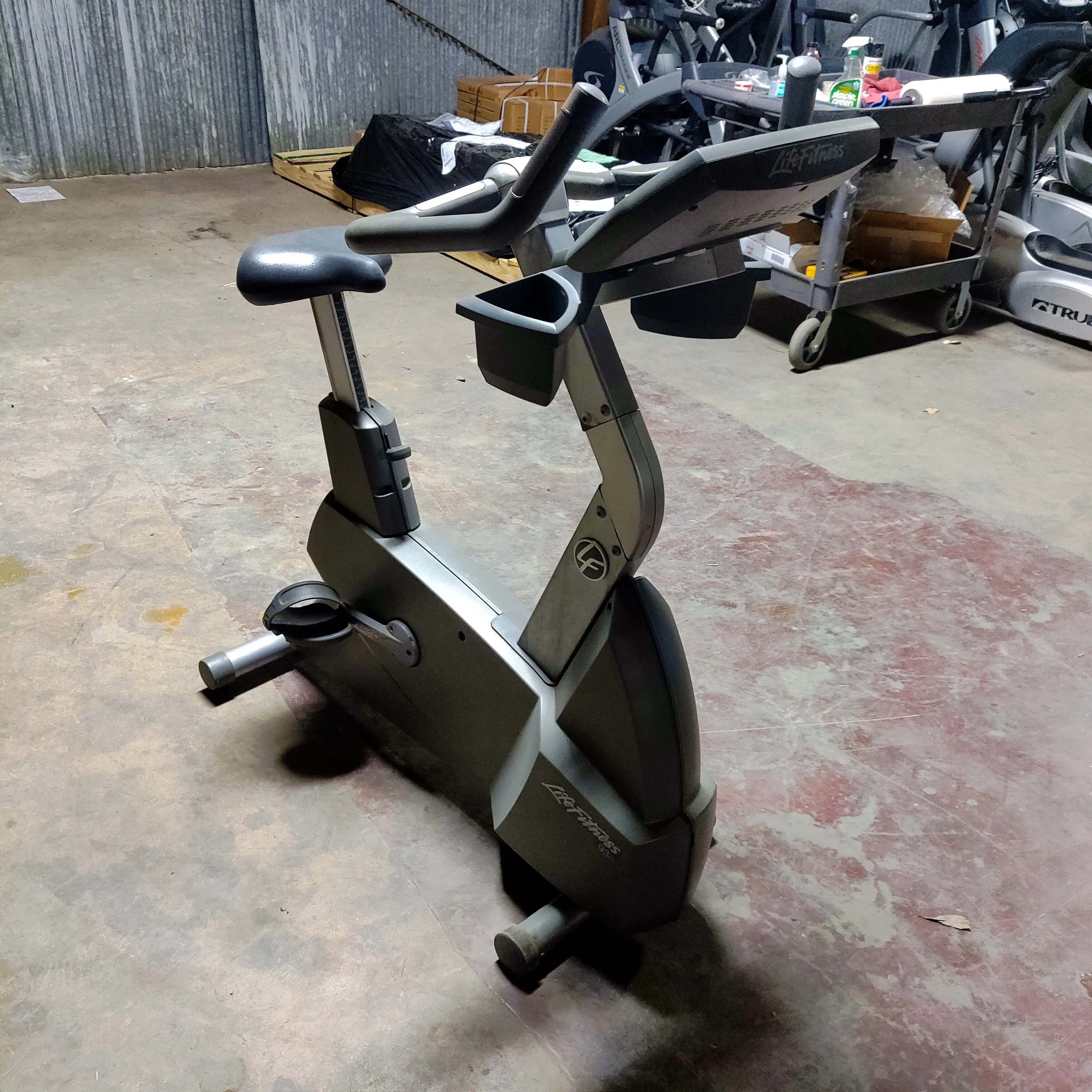 Life Fitness Upright Exercise Bike 93ci