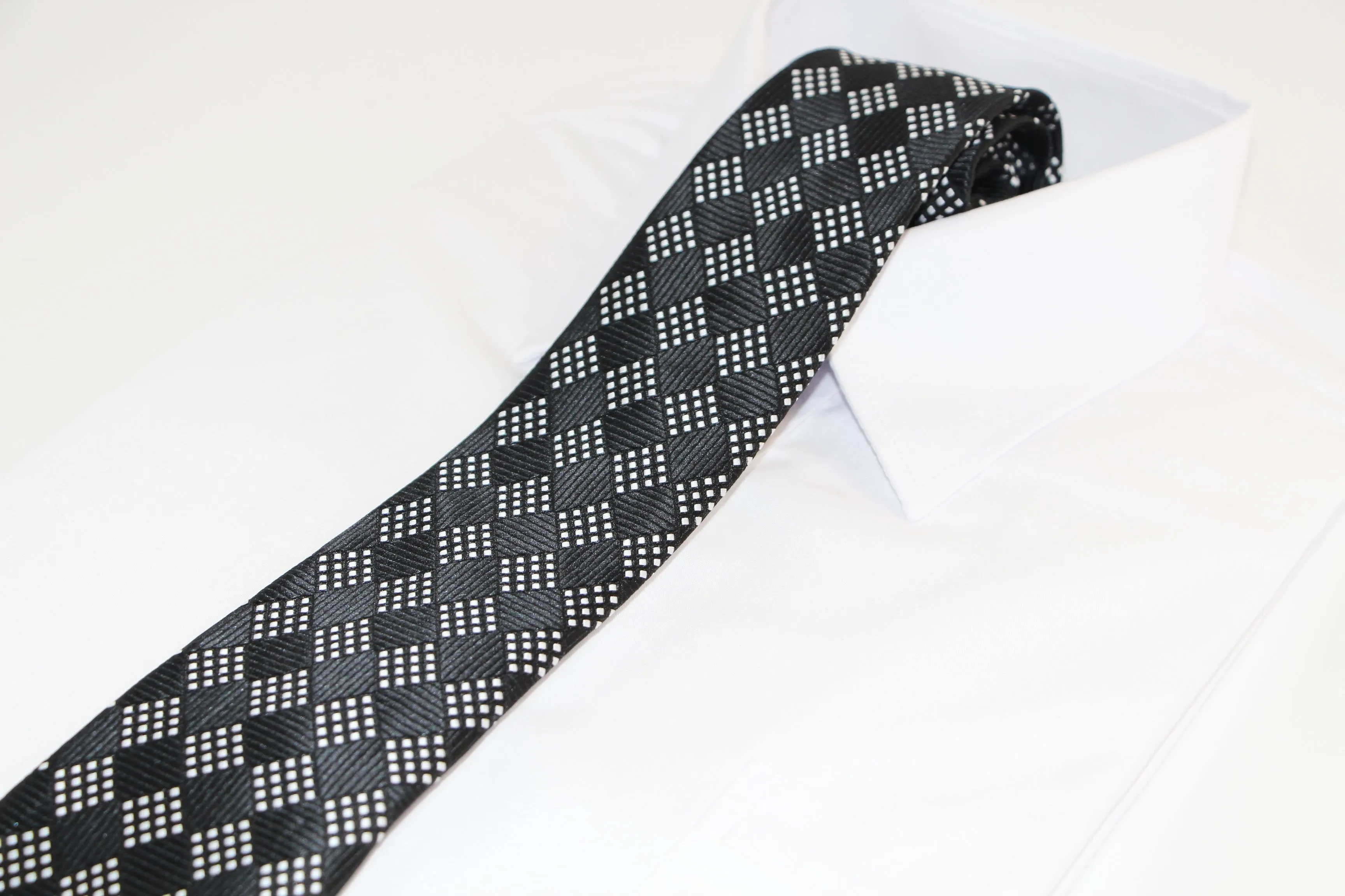 Mens Black & White Square Patterned 8cm Neck Tie