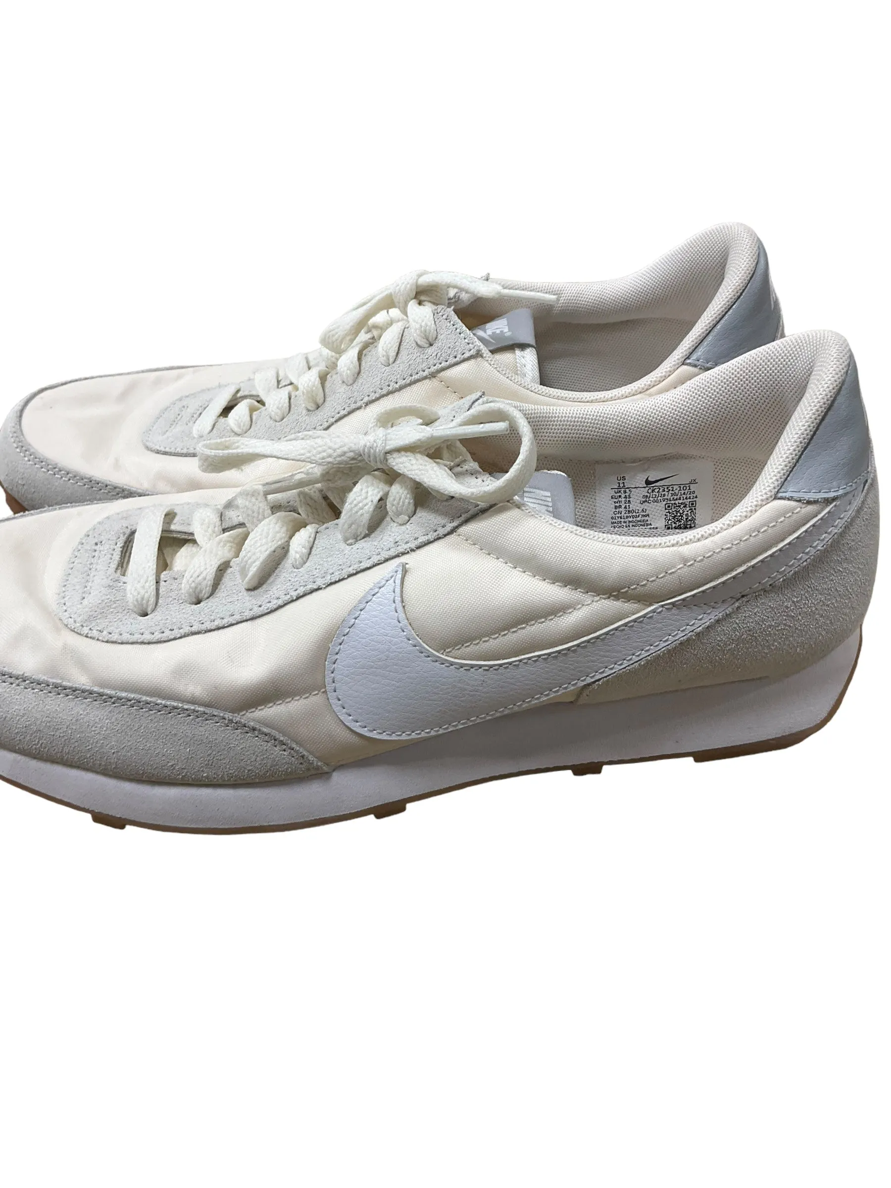 Shoes Athletic By Nike In Cream, Size: 11