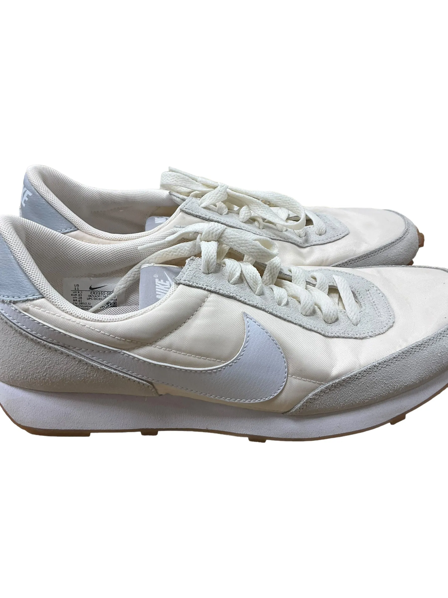 Shoes Athletic By Nike In Cream, Size: 11